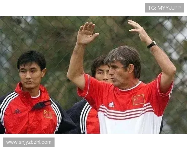 国家队备战世界杯强化训练提升体能主教练强调团队协作与战术默契 国家队备战世界杯强化训练提升体能主教练强调团队协作与战术默契