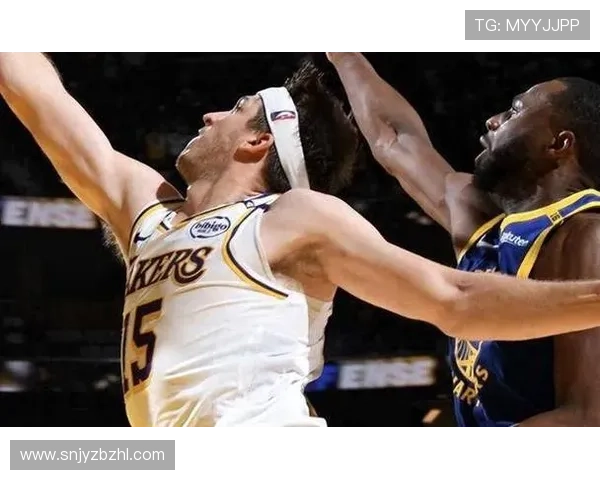 詹姆斯率湖人逆转勇士 库里空砍三十分仍难阻失利 詹姆斯率湖人逆转勇士 库里空砍三十分仍难阻失利