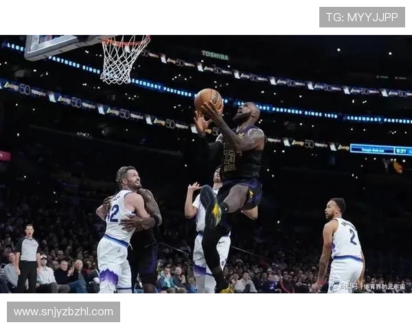 詹姆斯复出带领湖人击败雄鹿 詹姆斯状态回升仍是球队核心